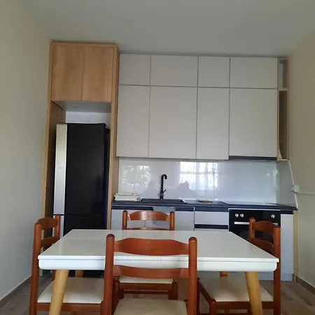 Spacious Near The Seaside Apartament Golem (Tirana)